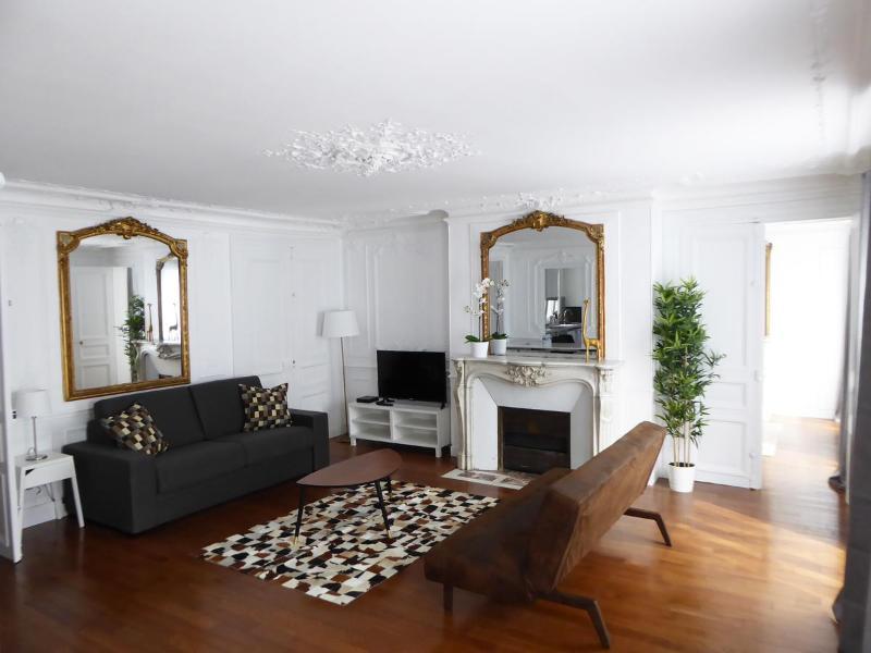 Apartment Bergere - Paris